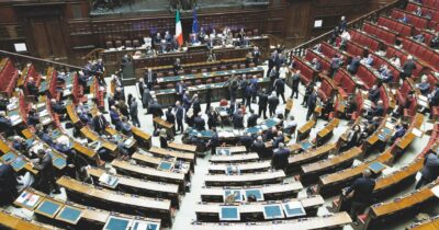 Copertina di Difesa, manina di Forza Italia sulle nomine: porte girevoli dopo un anno