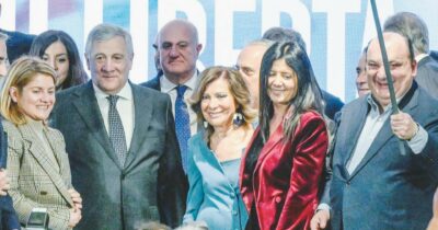 Copertina di Fratelli coltelli, Casellati fulmina Gasparri “È il grillo parlante, chissà che  fine farà…” – Il video