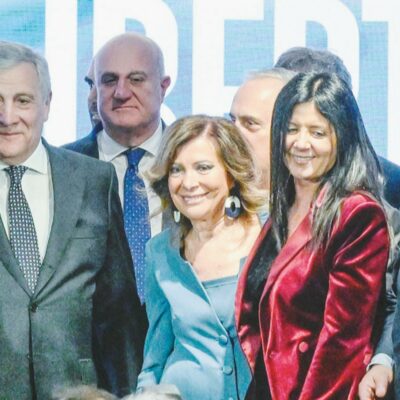 Copertina di Fratelli coltelli, Casellati fulmina Gasparri “È il grillo parlante, chissà che  fine farà…” – Il video