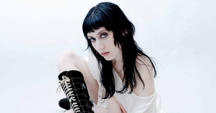 “Come ortiche nel cemento”, così  Ceneri trova la poesia (e se stessa)