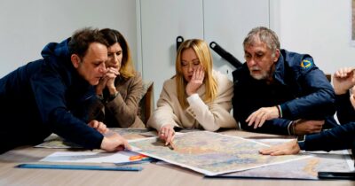 Copertina di Frana a Niscemi, schiaffo siciliano a Meloni: “Dateci  i soldi del Ponte”