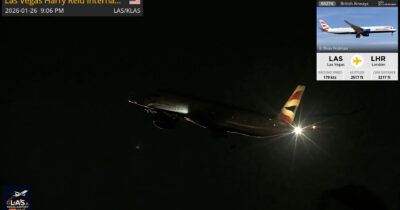 Copertina di Aereo perde una ruota del carrello pochi secondi dopo il decollo ma vola comunque da Las Vegas a Londra – Video