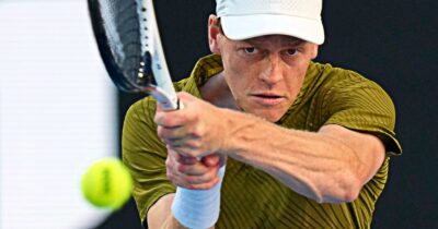 Copertina di Sinner implacabile, vittoria autoritaria contro Shelton: chiude in tre set e vola in semifinale degli Australian Open