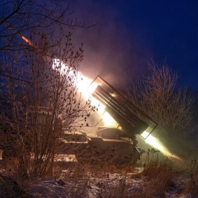 Copertina di Trump annuncia tregua di 7 giorni in Ucraina: “Ho chiesto a Putin di non attaccare per il freddo. C'è l’ok”