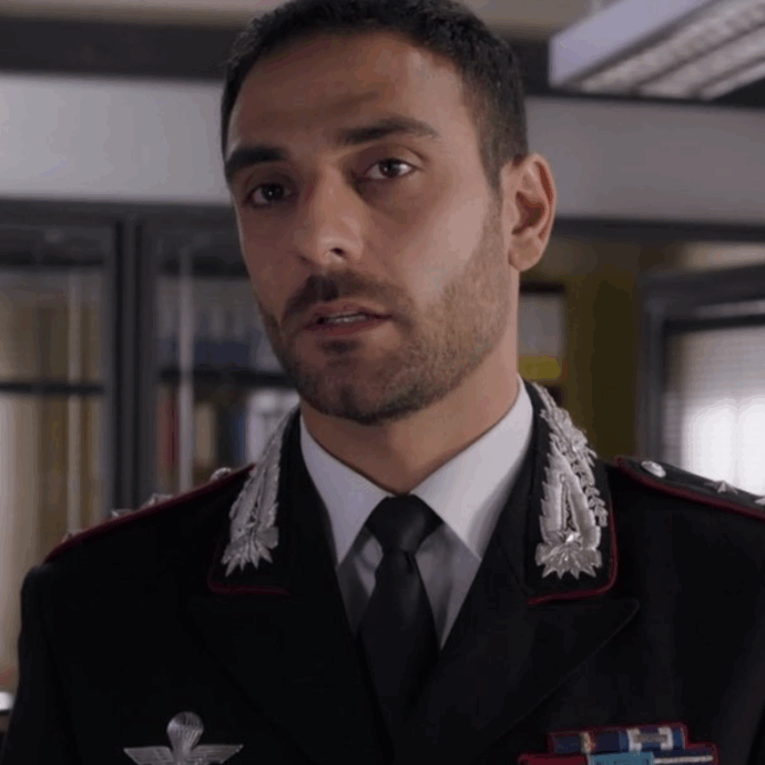 “Sono stato protagonista di una truffa. Dei tizi si fingevano me su Instagram chiedendo soldi per incontrarmi. Li ho denunciati”: così Eugenio Mastrandrea