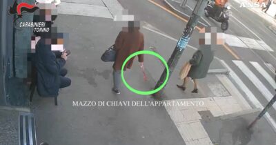 Copertina di Torino, insegue 92enne nell’androne di casa e la rapina: incastrato dalle telecamere di videosorveglianza