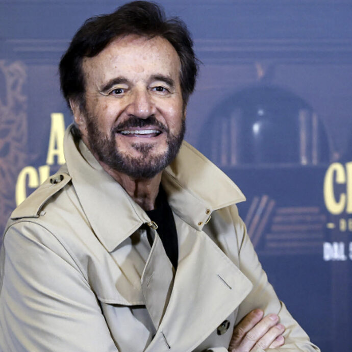 “Noi giocavamo sul turpiloquio, la comicità di Checco Zalone è più colta. Se oggi facessi le battute dei cinepanettoni mi metterebbero in carcere”: così Christian De Sica