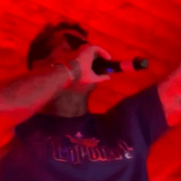 Gridano “scemo” a Fabrizio Corona in discoteca. Lui sente e si infuria: “Vengo lì e ti faccio una faccia così” – VIDEO