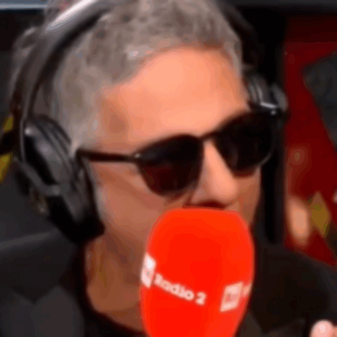 “Falsissimo 3,6 milioni di views? Praticamente come 8 puntate di BellaMa’. Che casino sta succedendo…”: Fiorello imita Fabrizio Corona a La Pennicanza