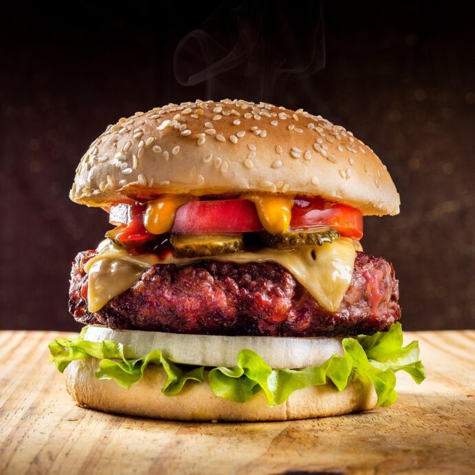 “Il prefisso ‘Mc’ non si può usare. È concorrenza sleale e genera confusione nel consumatore”: McDonald’s fa causa a un’azienda pugliese che lancia il marchio Mc Dino’s e vince