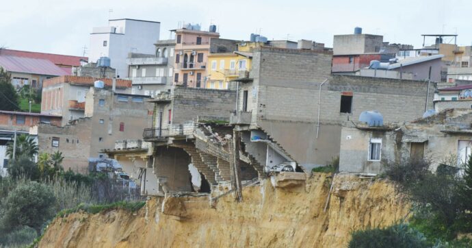 Frana Niscemi, rimpallo a destra tra la Regione e il Comune sull’emergenza