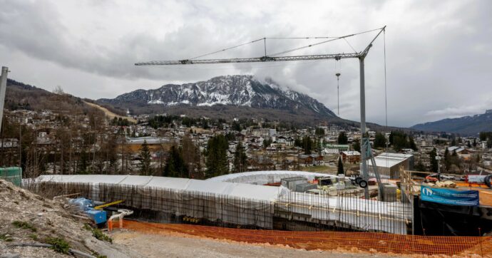 Bob, cabinovia, Arena hockey: a otto giorni dal via Milano-Cortina è ancora tutto un cantiere