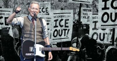 Copertina di Canzoni nei vostri cannoni. Il Boss resuscita i brani di denuncia