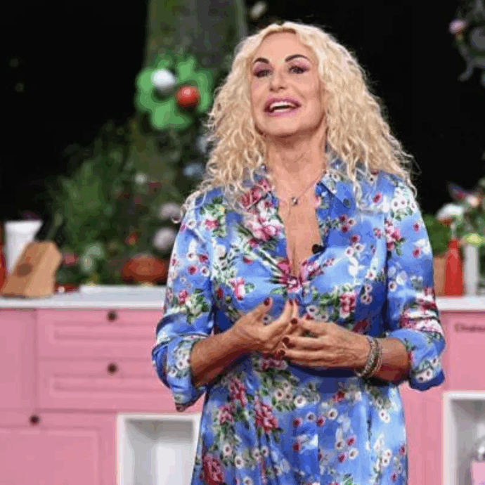 “Vi renderete conto che ho un po’ di sofferenza, tanto vi racconto sempre tutto. Ho un problema al diaframma da molto tempo”: così Antonella Clerici