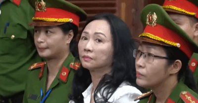 Copertina di Diventa miliardaria mettendo a segno una delle frodi più grandi della storia: il tribunale mette in vendita i suoi yacht e due borse Birkin di Hermes per recuperare i soldi