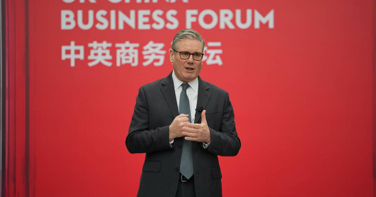 Starmer in Cina si veste da statista internazionale, ma in casa tre quarti degli elettori non lo sopportano. E soffia il vento dell’ultradestra Starmer in Cina si veste da statista internazionale, ma in casa tre quarti degli elettori non lo sopportano. E soffia il vento dell’ultradestra