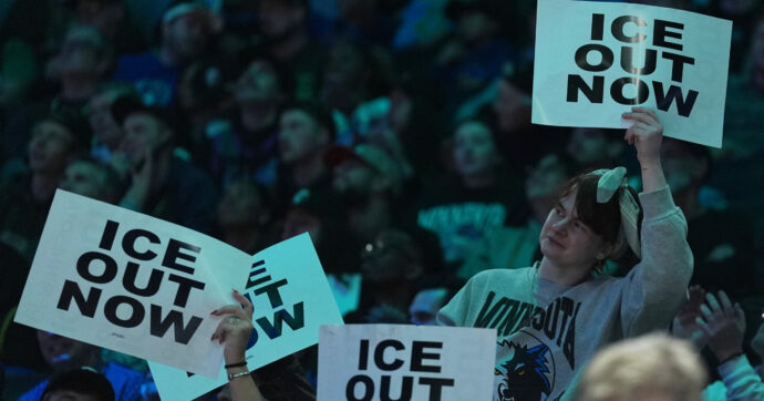 Francia, dipendenti in rivolta contro Capgemini: da anni collabora con l’Ice