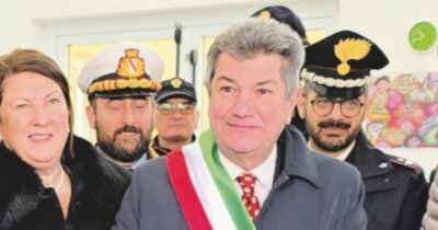 Copertina di Camorra, Castellammare è nei guai: i 5 Stelle se ne vanno, i dem si dividono