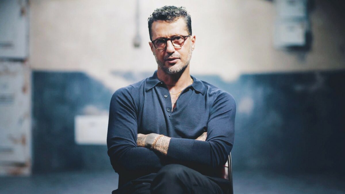 Fabrizio Corona patteggia per bancarotta: accordo con i giudici dopo il risarcimento, il pm chiede l’assoluzione della madre