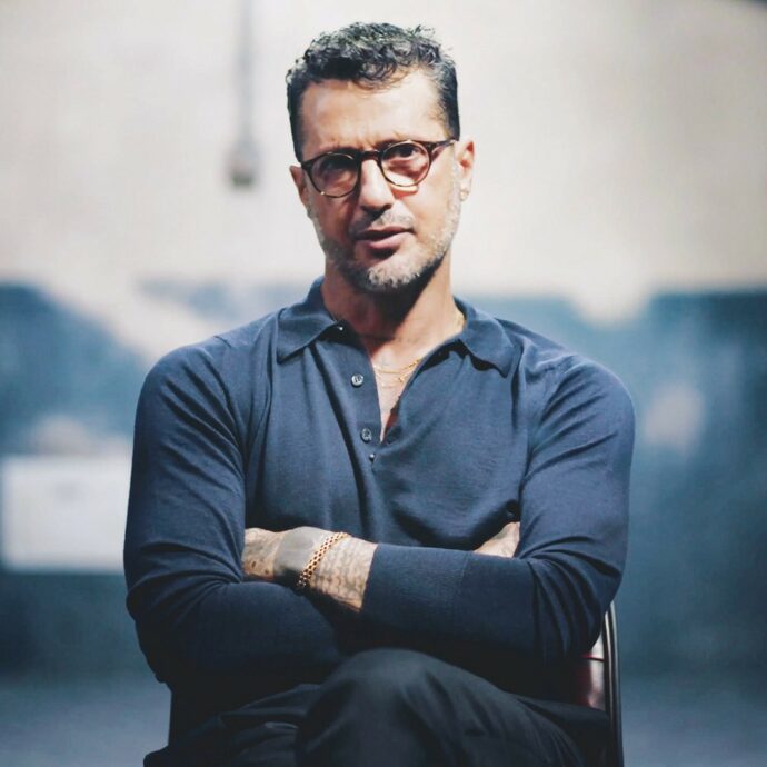 Mediaset ferma Corona per presunta violazione del copyright: l’ultima puntata di Falsissimo oscurata da YouTube con uno strike. Che cos’è e cosa succede ora