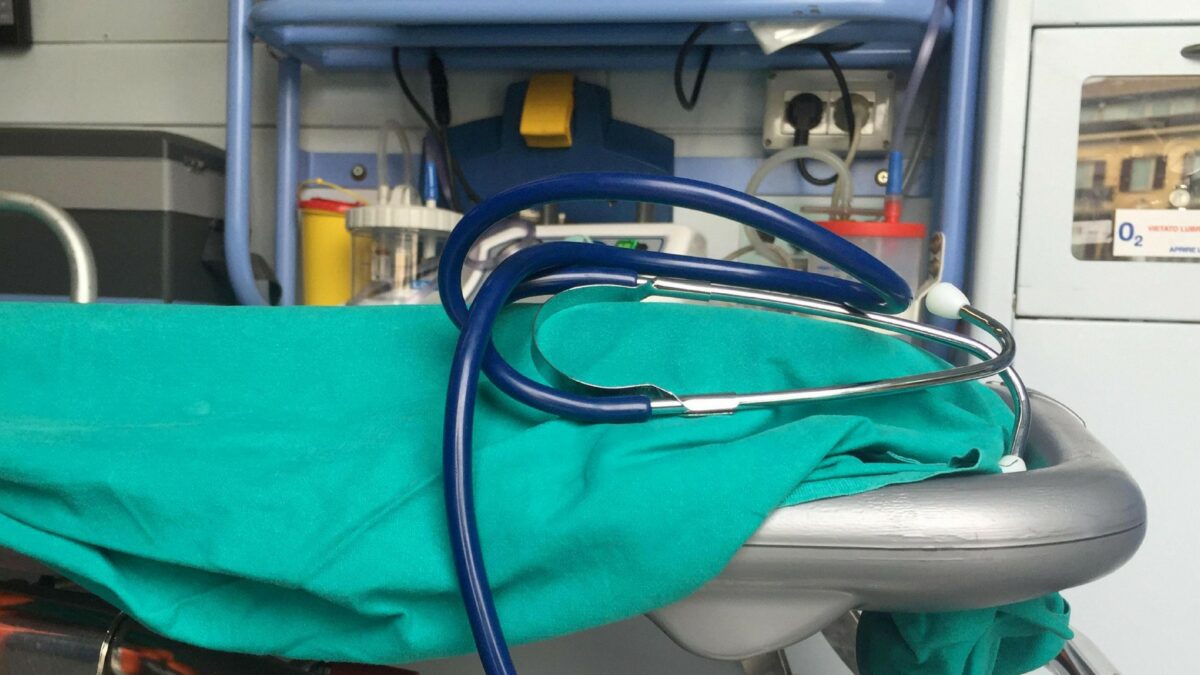 “Mal di schiena e urine con bolle in superficie. Non credo che i miei sintomi siano stati presi sul serio e velocemente. La mia storia è per sensibilizzare su cure e supporto”: parla Callum Renton