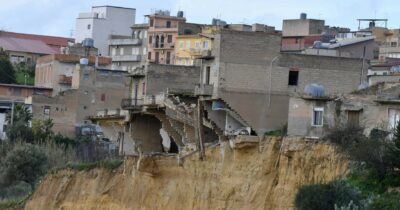 Copertina di Frana Niscemi, il sindaco del Comune si smarca: “Non tocca a noi la prevenzione sul rischio idrogeologico”