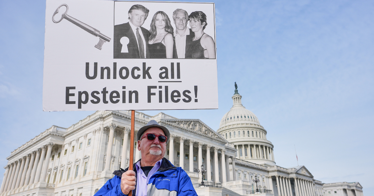 Caso Epstein, nei nuovi file Trump nominato almeno 3.200 volte: “Ricevette sesso orale da una 13enne”. Spuntano anche Melania e il segretario Lutnick Caso Epstein, nei nuovi file Trump nominato almeno 3.200 volte: “Ricevette sesso orale da una 13enne”. Spuntano anche Melania e il segretario Lutnick