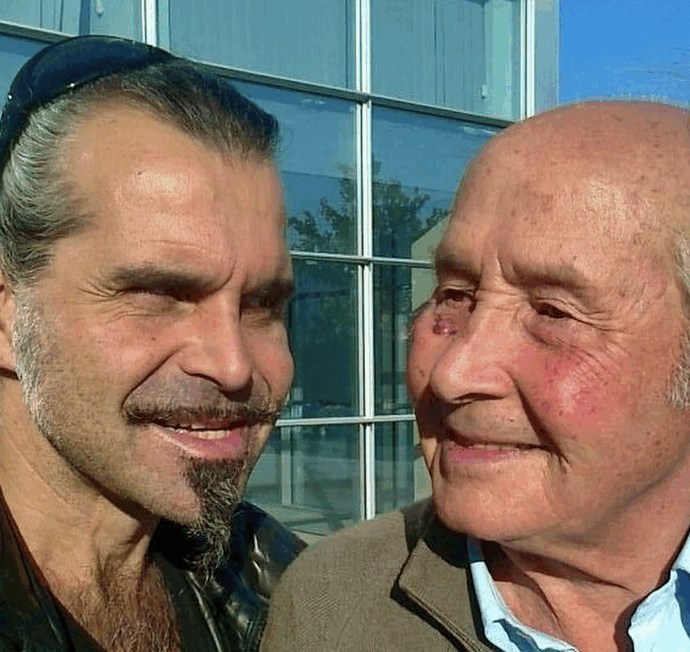 “Ciao papà, è stata una gioia immensa condividere questa parte di viaggio con te e tutta la tribù”: Piero Pelù dice addio al babbo, morto a 98 anni