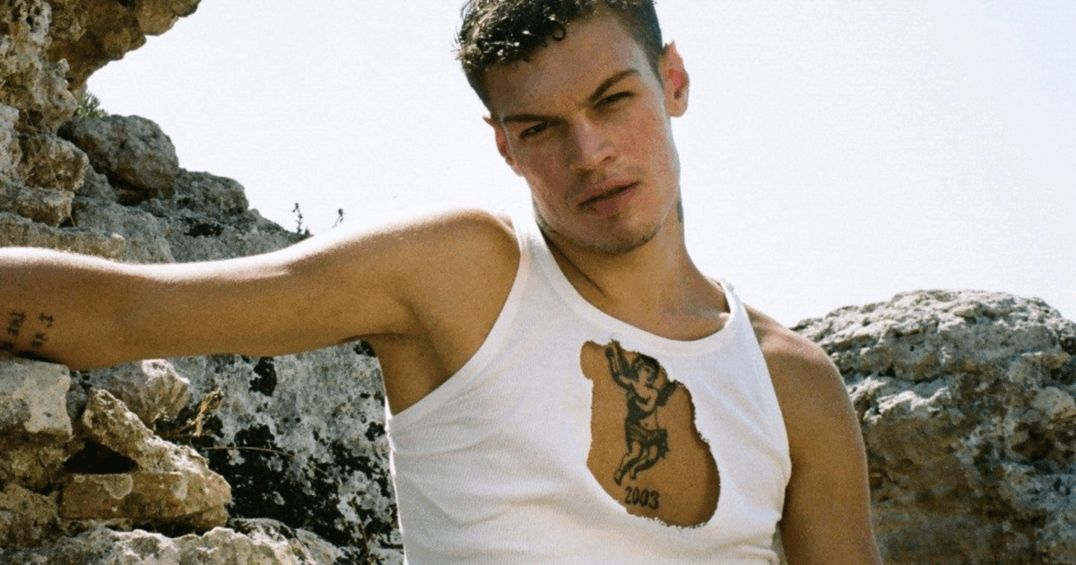 Blanco non è in ospedale e la foto che ha postato, con lui nudo, è vecchia. Perché l’ha ripubblicata?