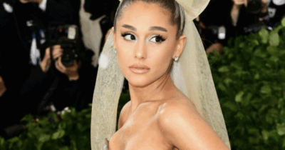 Copertina di “Oh mio Dio, è così emozionante avere sei dita! Vado sempre dicendo che mi servirebbe qualche arto extra…”: Ariana Grande ironizza su un errore di Photoshop in una sua foto