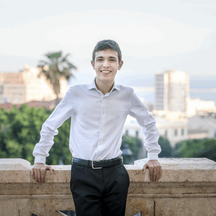 “I giovani di adesso, gli under 30, sono devastati. Oggi non ci si dice più un ca***, il silenzio viene interpretato come atto di ribellione ma non è così. ‘Il dolore crea l’inverno?’L’ho scritto in ospedale”: Matteo Porru si racconta