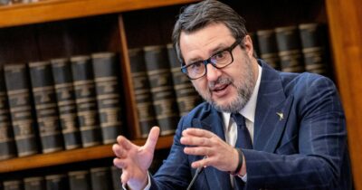 Copertina di Salvini: “Sfratti veloci per le case occupate”