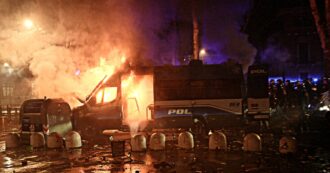 Scontri Torino, la gip sugli arrestati: “Guerriglia urbana” preceduta da un’azione “evidentemente preordinata e organizzata”