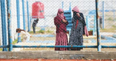 Copertina di “Noi merce di scambio”: miliziani Isis e bimbi nel campo di prigionia