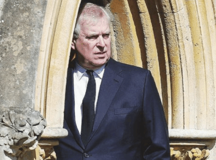 Si fa avanti un’altra vittima dell’ex principe Andrea: “Pagata per fare sesso nella casa che fu della regina Madre, il Royal Lodge e portata a Buckingham Palace”