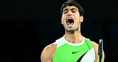 Copertina di Alcaraz re degli Australian Open: Djokovic battuto in 4 set. A 22 anni ha già vinto tutti gli Slam