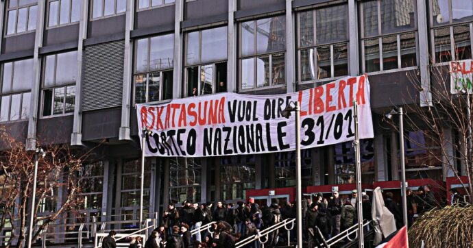 Associazione a delinquere, lesioni e resistenza: tutte le accuse (cadute e no) ai militanti del centro sociale Askatasuna