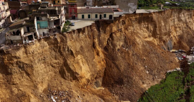 Copertina di A fronte della crescente vulnerabilità climatica del pianeta, il mondo fa pochissimo. E l’Italia si distingue