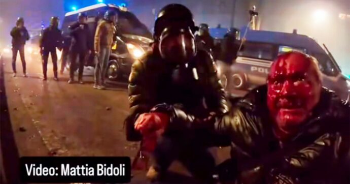 Lacrimogeni e teste spaccate: a Torino non c’è solo il poliziotto aggredito