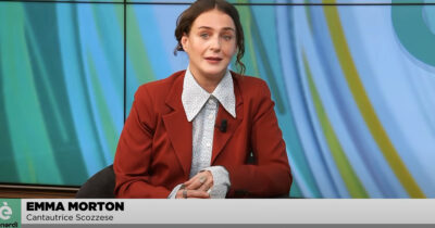 Copertina di “Il mio maestro di canto e teatro ha abusato di me per oltre dieci anni. Avevo attacchi di panico e pensieri suicidi”: la rivelazione della cantante Emma Morton