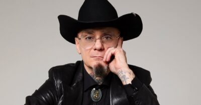 Copertina di “Se Giorgia Meloni si ferma in superficie Italia Starter Pack potrebbe piacerle. A Eurovision metterei nel testo un bel proclama su quello che penso”: così J-Ax