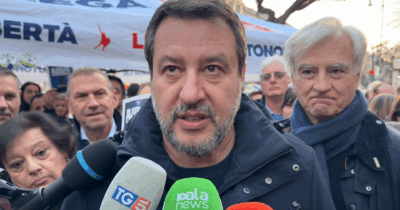 Copertina di Scontri Askatasuna, Salvini: “Mancata prevenzione? Non si pensava a quella violenza bestiale”