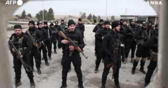 Copertina di Truppe di Damasco ad Hassaké dopo l’accordo con le autorità curde: atteso l’ingresso a Kobane – Video