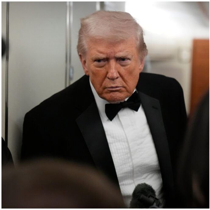 “Siete spazzatura e io sull’isola di Epstein non sono mai andato”: Donald Trump furioso contro i Grammy Awards 2026, Bad Bunny e il presentatore