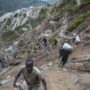 Copertina di Congo (RDC), centinaia di morti per il crollo di una miniera di coltan. Gli attivisti: “Sospendere lo sfruttamento dei minerali”