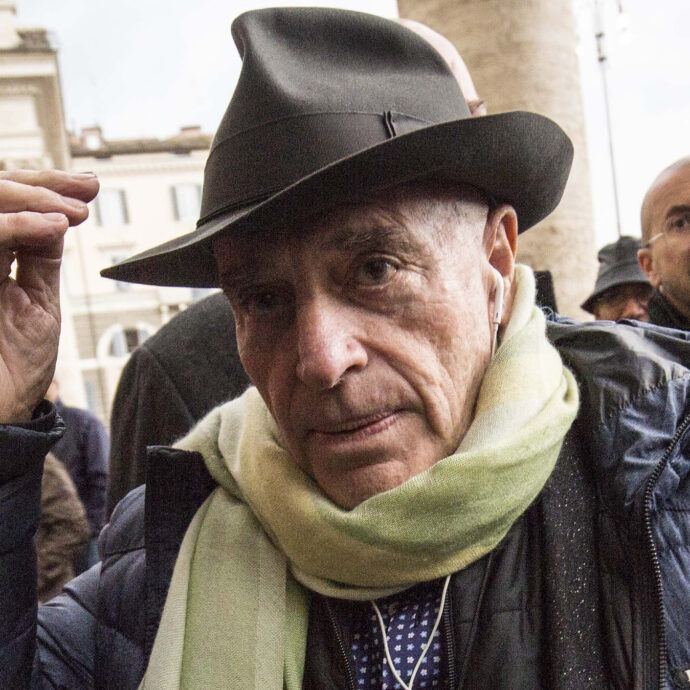 “Ho avuto un brutto incidente d’auto. Pioveva e venni coperto con un telo. I soccorritori pensarono che si trattasse di un morto e mi ignorarono”: così Edoardo Vianello