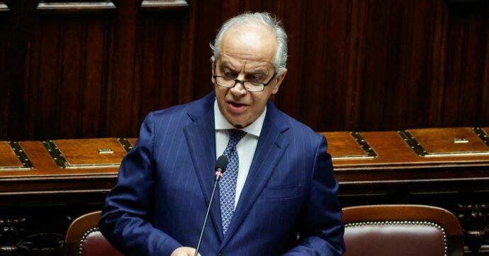 Scontri a Torino, l’informativa di Piantedosi: “Innalzato il livello dello scontro, richiama dinamiche terroristiche” | La diretta