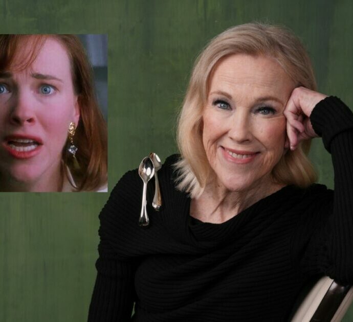 “Catherine O’Hara ha nascosto a tutti e per anni la sua malattia: soffriva di destrocardia. Solo il marito sapeva e ha mantenuto il segreto”: le rivelazioni di Page Six