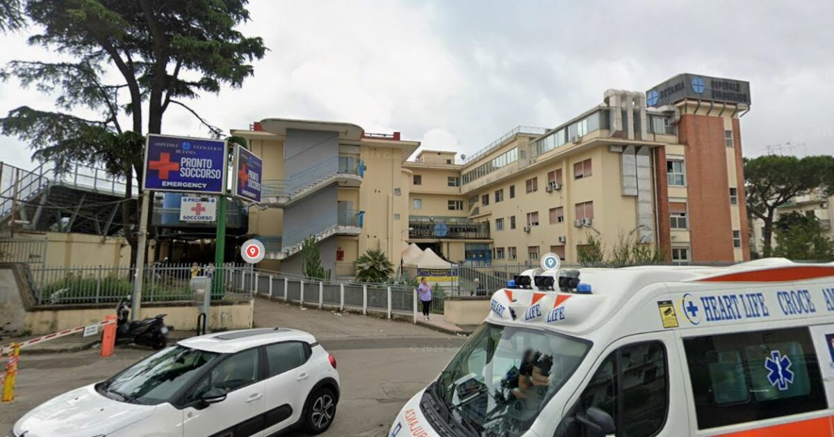 Ragazza di 22 anni morta Napoli: è stata accoltellata alla schiena