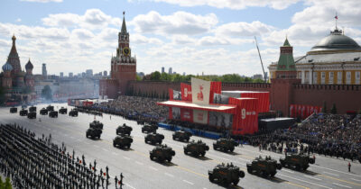 Copertina di Putin: “Nel 2025 la Russia ha esportato armamenti per 15 miliardi di dollari”